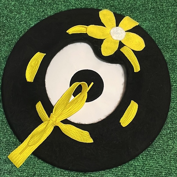 Black felt bumblebee beret - Picture 4 of 6